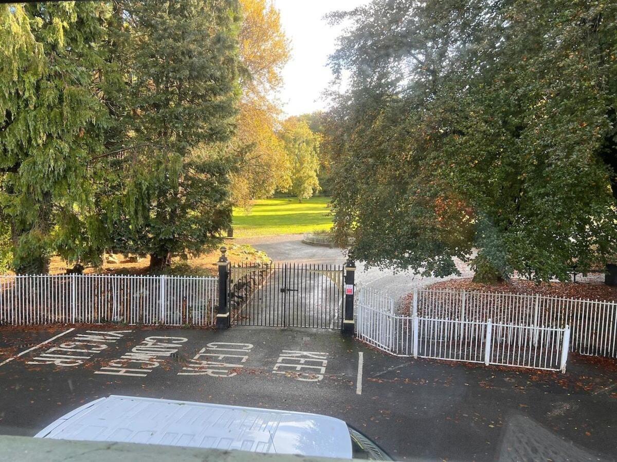 6 - Central Location - Entire House - Free Parking Merthyr Tydfil Buitenkant foto