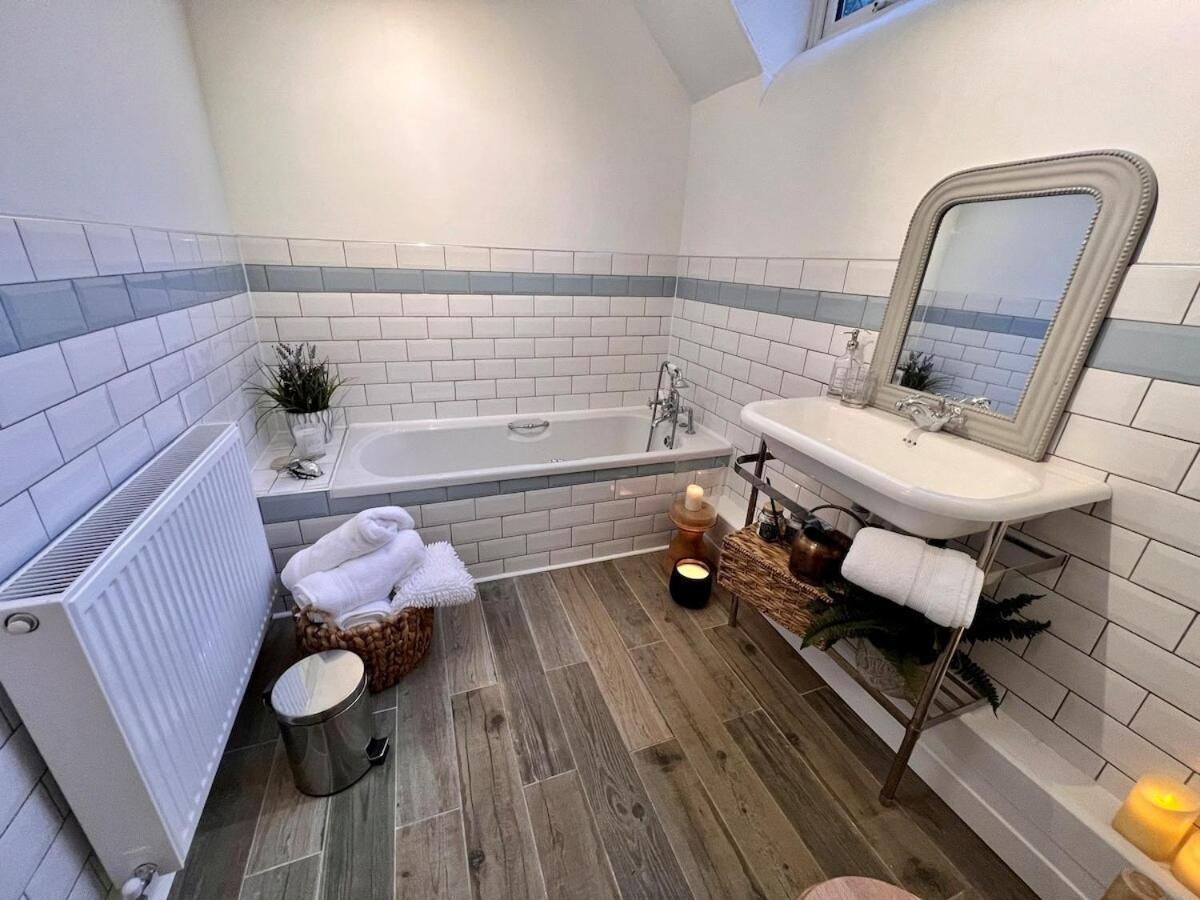 6 - Central Location - Entire House - Free Parking Merthyr Tydfil Buitenkant foto