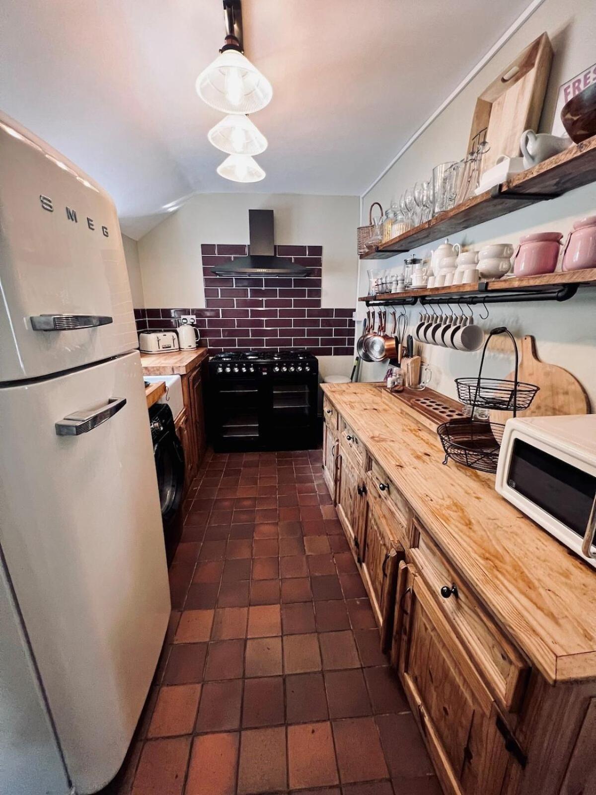 6 - Central Location - Entire House - Free Parking Merthyr Tydfil Buitenkant foto