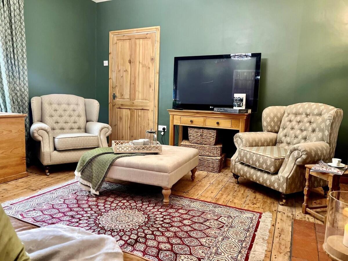 6 - Central Location - Entire House - Free Parking Merthyr Tydfil Buitenkant foto