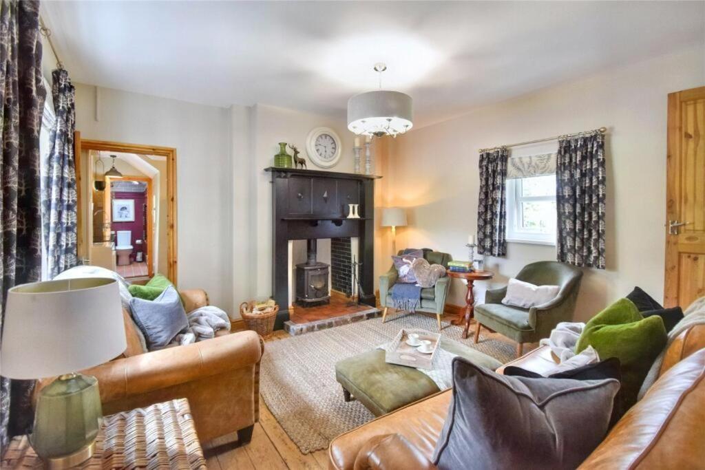 6 - Central Location - Entire House - Free Parking Merthyr Tydfil Buitenkant foto
