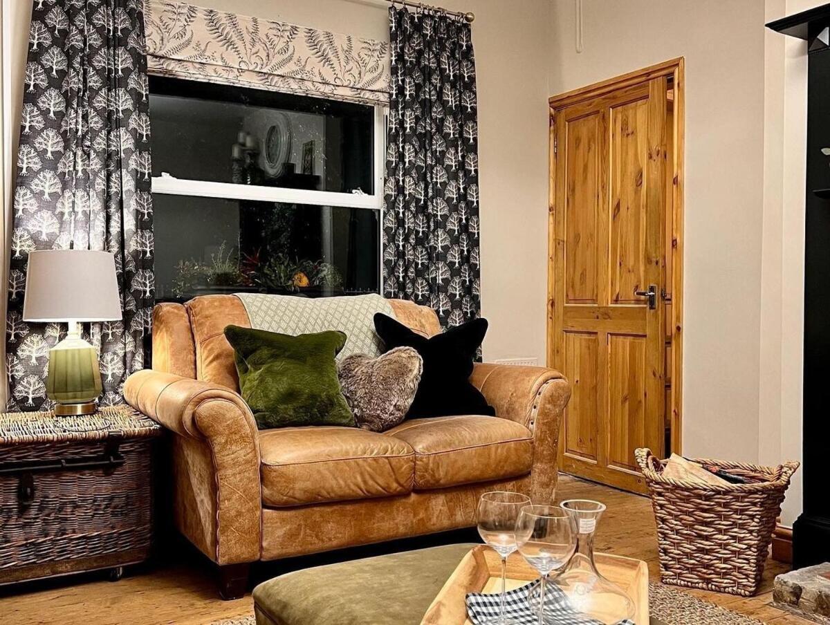 6 - Central Location - Entire House - Free Parking Merthyr Tydfil Buitenkant foto