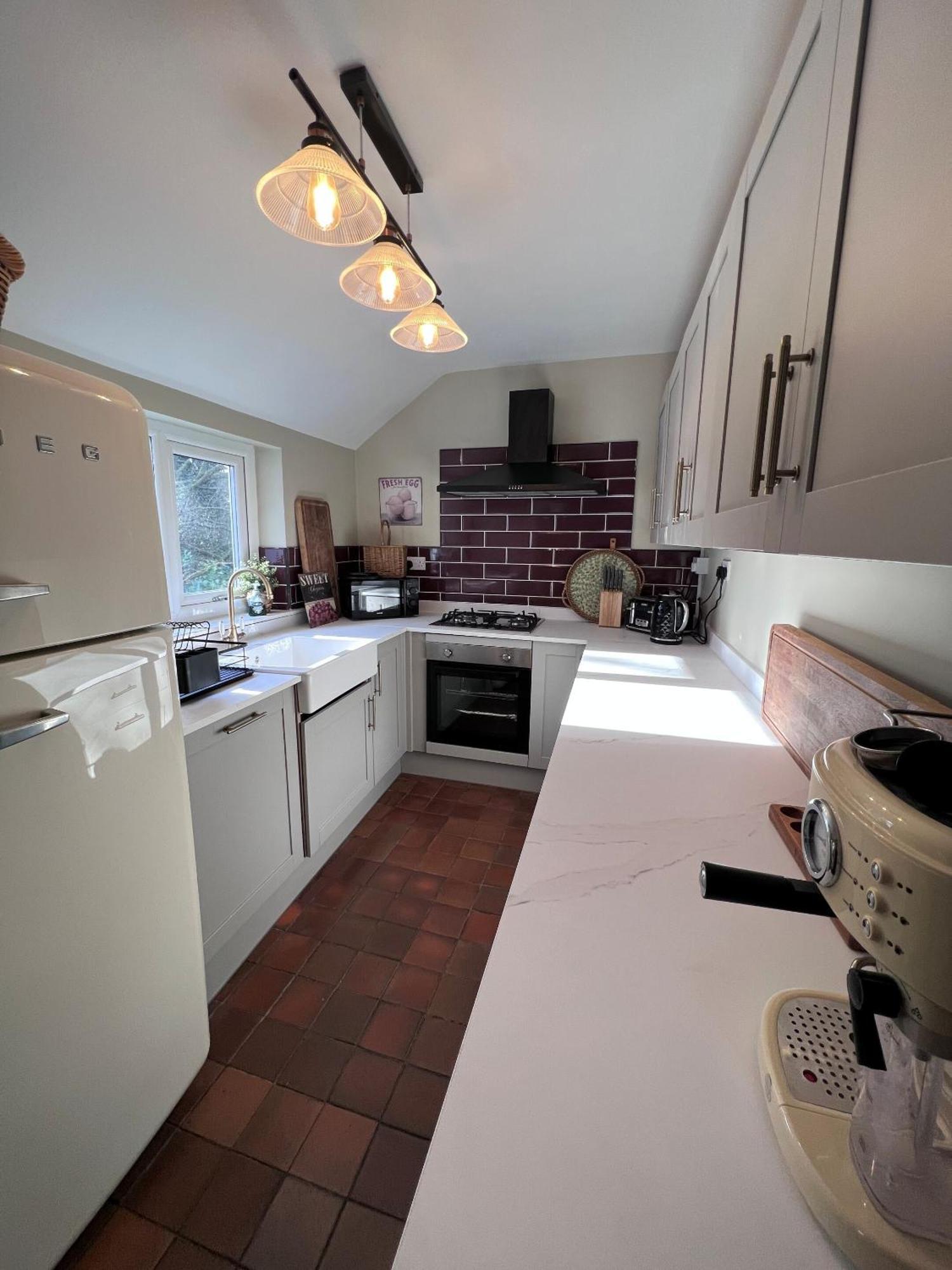 6 - Central Location - Entire House - Free Parking Merthyr Tydfil Buitenkant foto